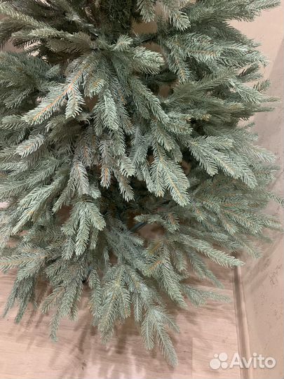 Ель голубая литая 180