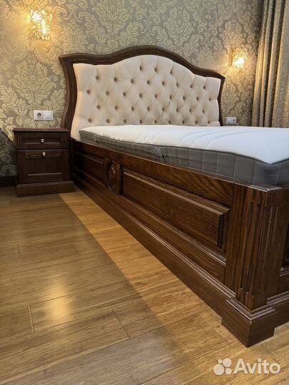 Спальный гарнитур массив