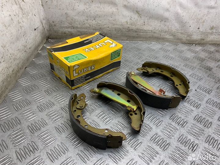 Колодки ручного тормоза задние Volkswagen Golf 1E7