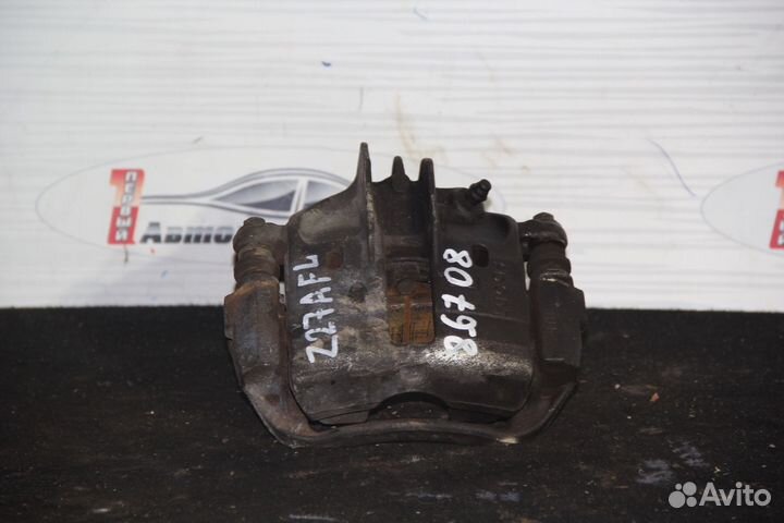 Суппорт перед лево c Mitsubishi Colt Z27A 4G15