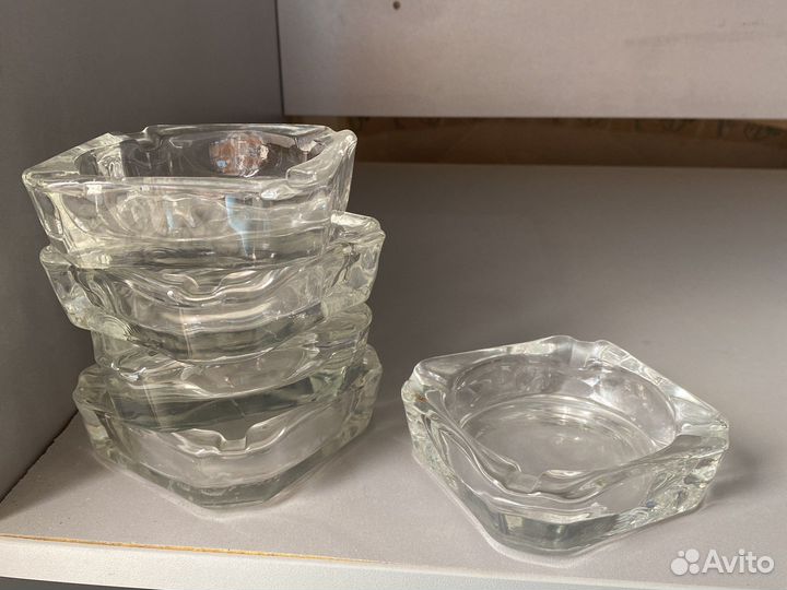 Посуда разная (тарелки, бокалы/стаканы и др.)