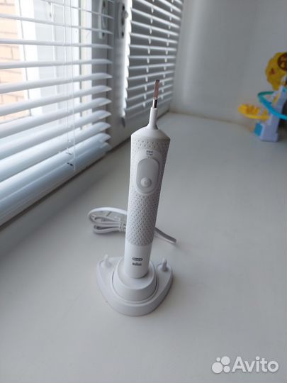 Электрическая зубная щетка oral b