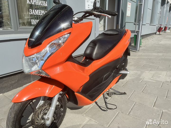 Продам скутер Honda PCX 125 оригинал