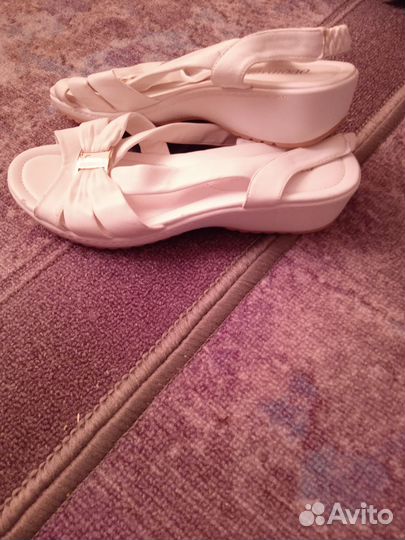 Босоножки женские