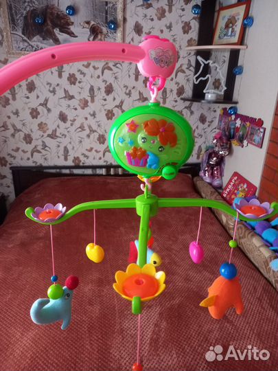 Музыкальный мобиль на кроватку