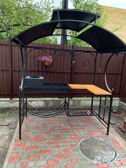 Мангальная зона под крышей