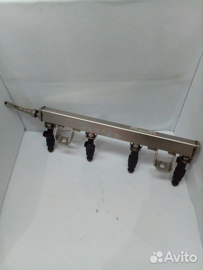 Топливная рампа с форсунками Форд Фокус 2,1.8-2.0л