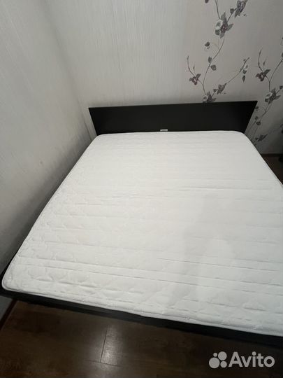 Кровать с матрасом 200х200