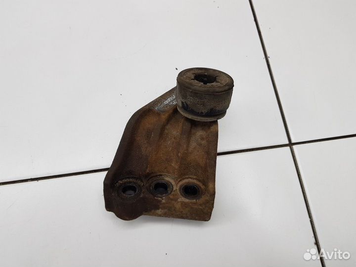 Кронштейн опоры двигателя правый (Kia Sportage)