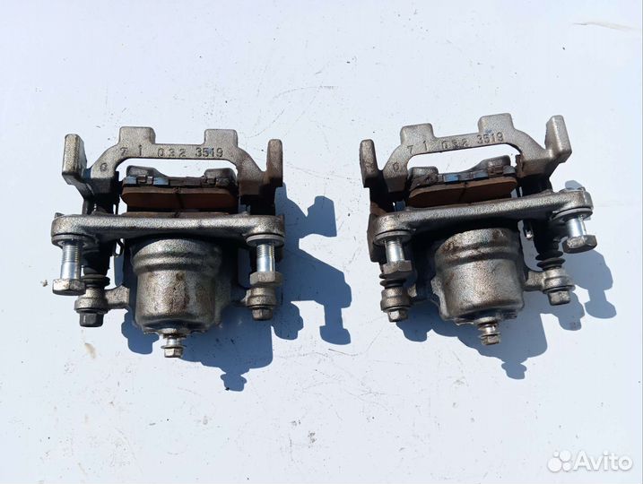 Суппорт тормозной задний Nissan Fuga Infiniti M Q