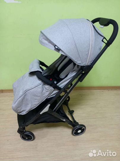 Компактная коляска