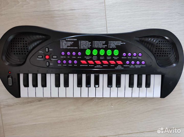 Игрушки гитара и синтезатор