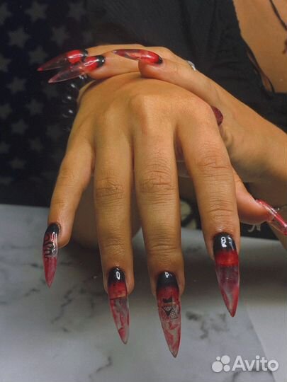 Модель на маникюр