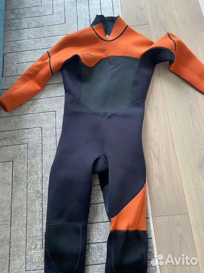 Гидрокостюм
