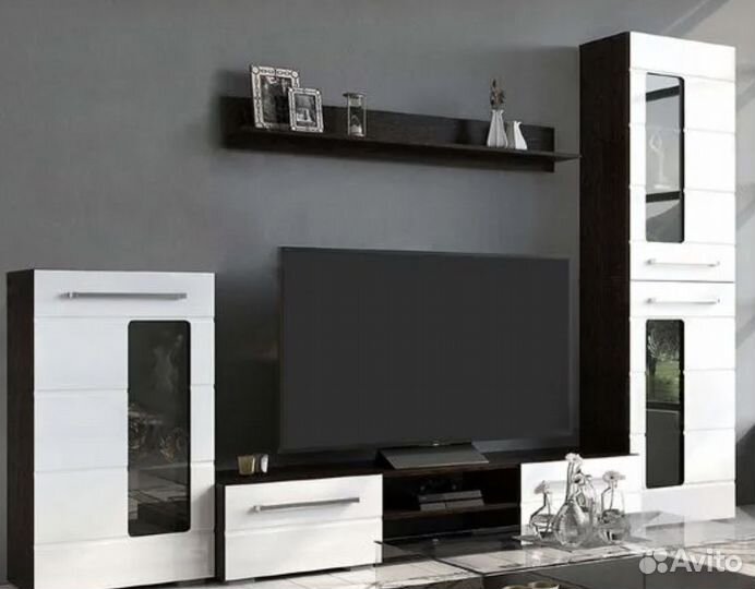 Гостиная Мила. Стенка Бтс