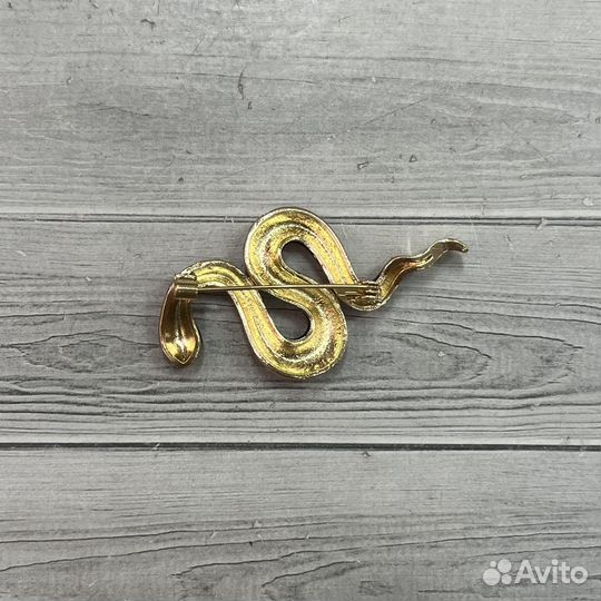 Брошь змея красная