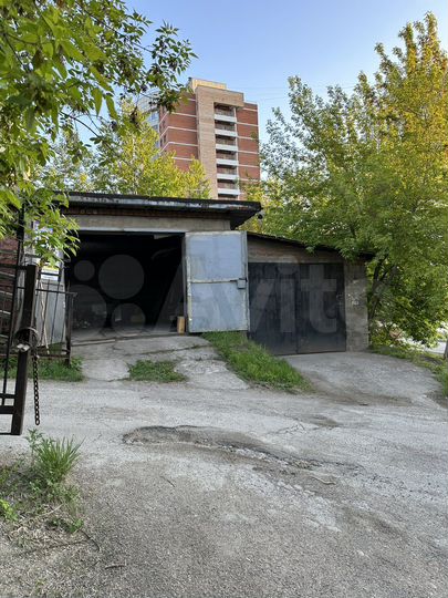 Гараж, > 30 м²