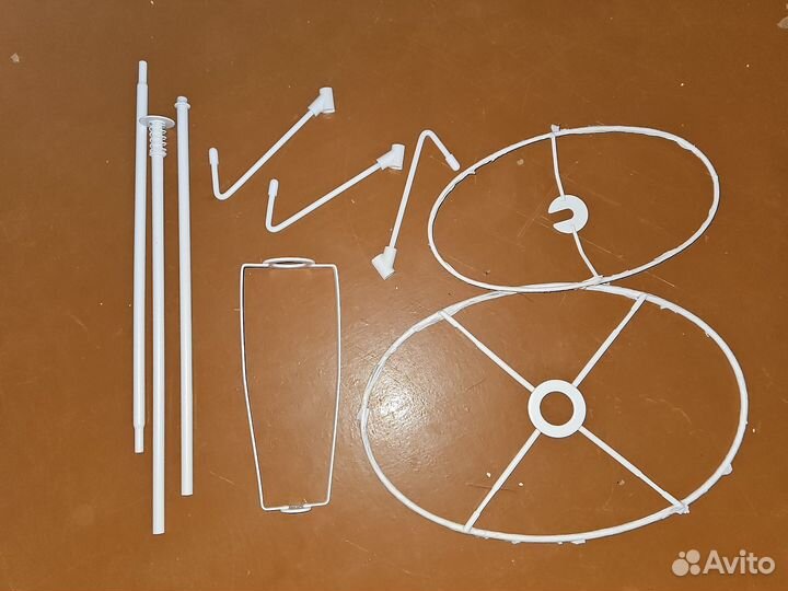Металлические запчасти от светильника