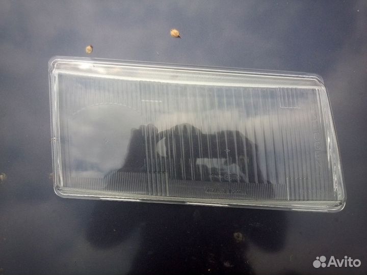 Стекло правое на фару 2110