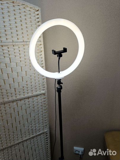 Кольцевая лампа со штативом