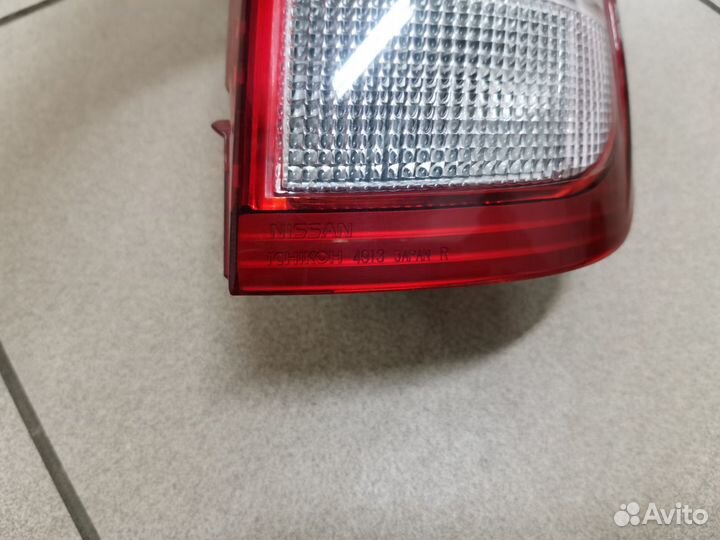 Задний правый фонарь Nissan X-Trail T30 2001-2007