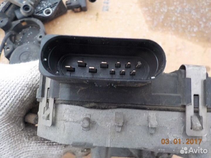 Моторчик стеклоочистителя передний Audi S8 седан