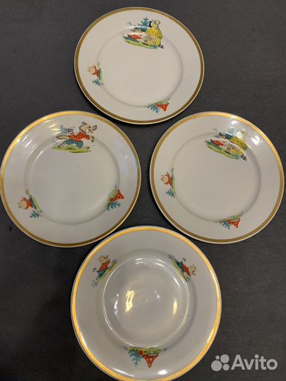 Тарелки ‘‘Три поросенка‘‘ и ‘‘Колобок‘‘