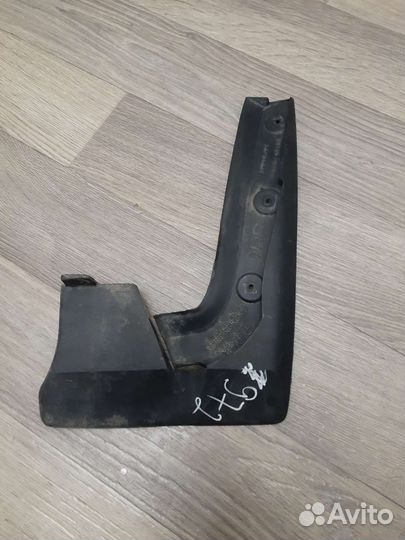 Брызговик задний правый Toyota Rav4