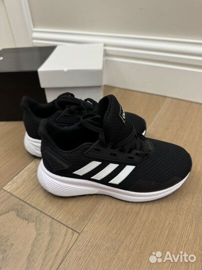 Кроссовки детские adidas 28 размер