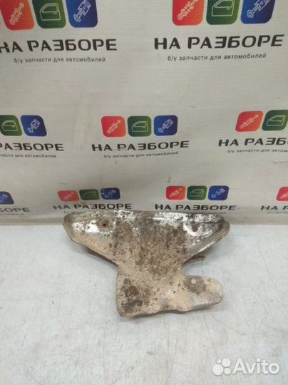 Кожух выпускного коллектора Nissan Note E11 1.6