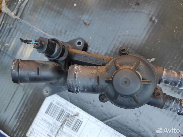 Корпус термостата skoda 1.2 03C121111B