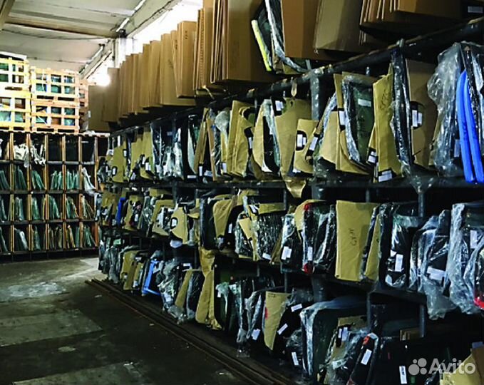 Стекло боковое опускное для Iveco левый руль