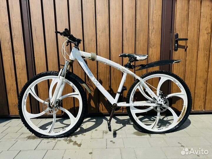 Велосипед на литых дисках bmw