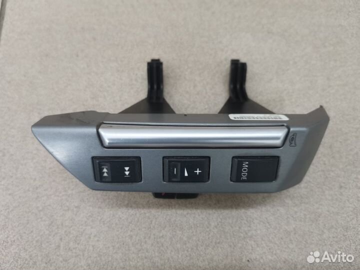 Блок кнопок руля упр музыкой Discovery 3 XPD500840