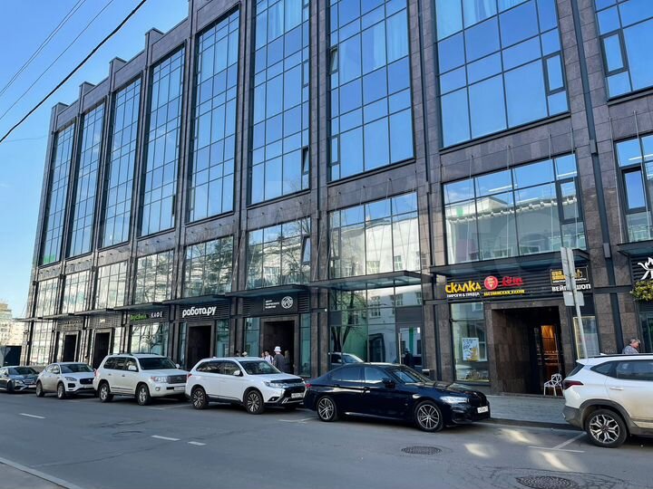 Торговое помещение с арендаторами, 233 м²