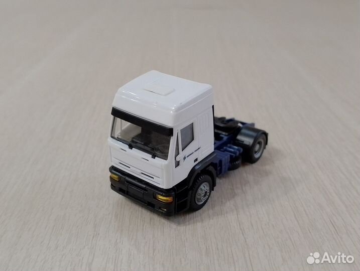 220) Тягач Iveco