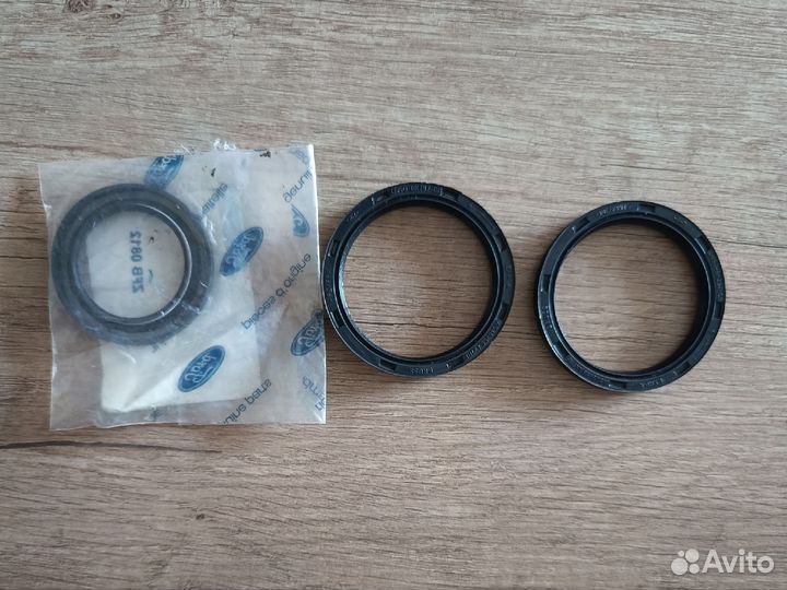 Сальник распредвала передний