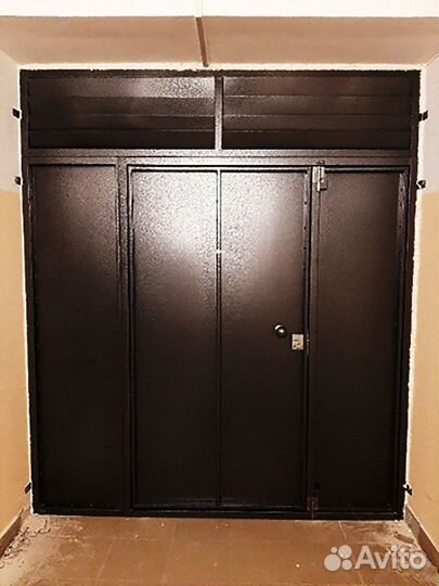 Тамбурная дверь