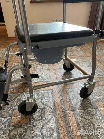 Инвалидная коляска с туалетом
