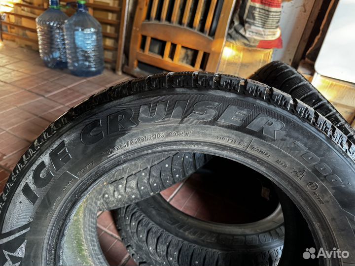 Bridgestone Ice Cruiser 7000 205/60 R16