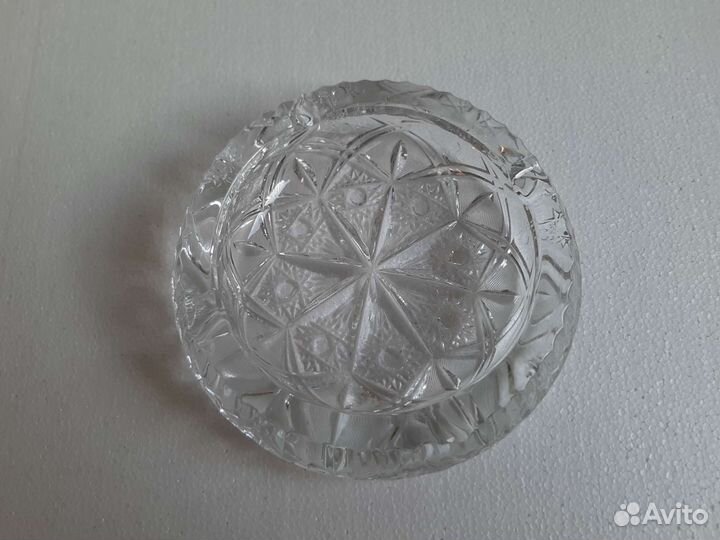 Продам хрустальную пепельницу