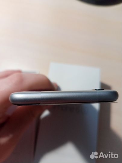 Телефон iPhone 6s