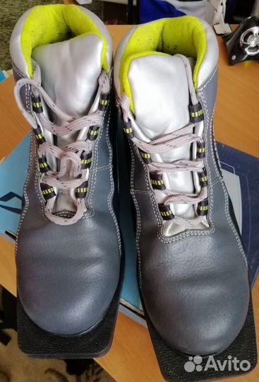Лыжные ботинки