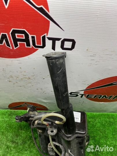 Бачок стеклоомывателя Toyota Crown JZS173