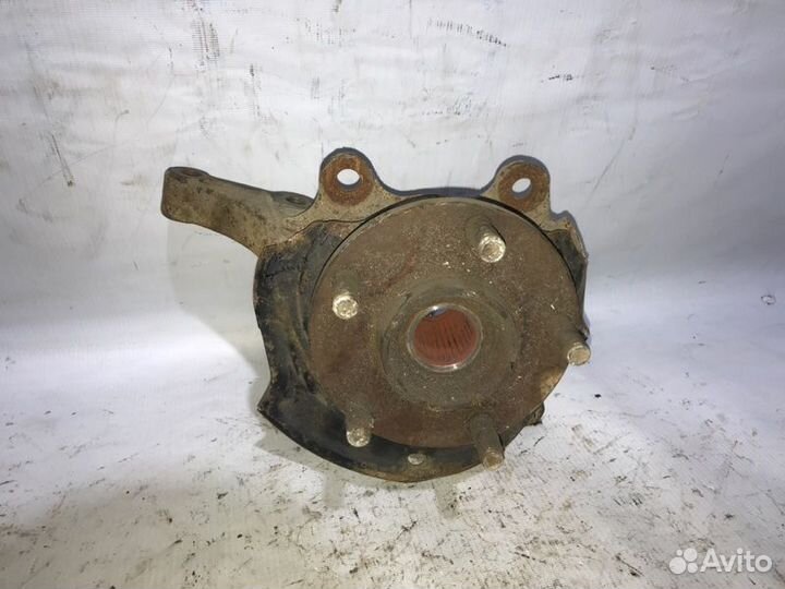 Поворотный кулак передний правый Volkswagen Polo