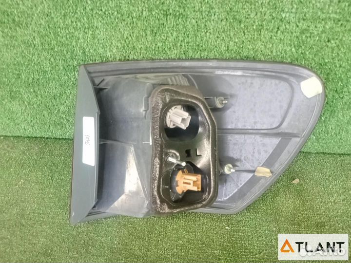 Фонарь задний левый toyota ipsum