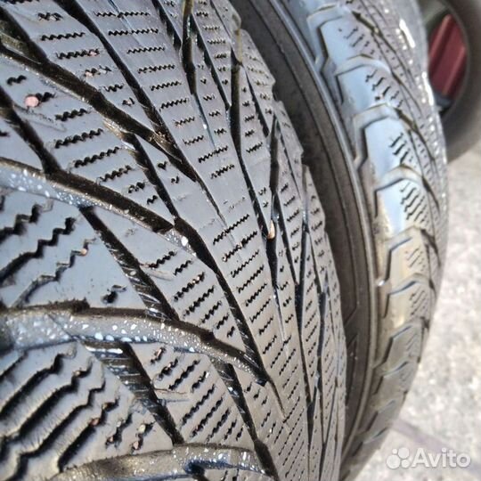 Nokian Tyres WR 215/60 R17