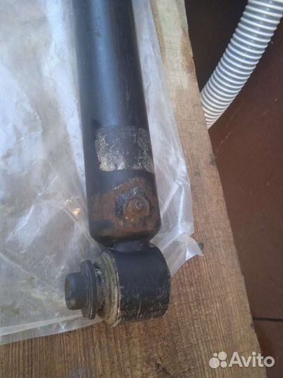 Задний амортизатор Range Rover Vogue L322