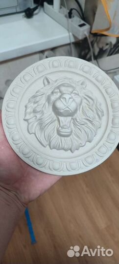 Лев из гипса