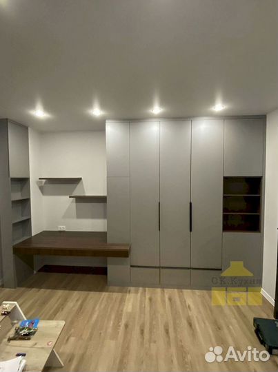 Книжный шкаф